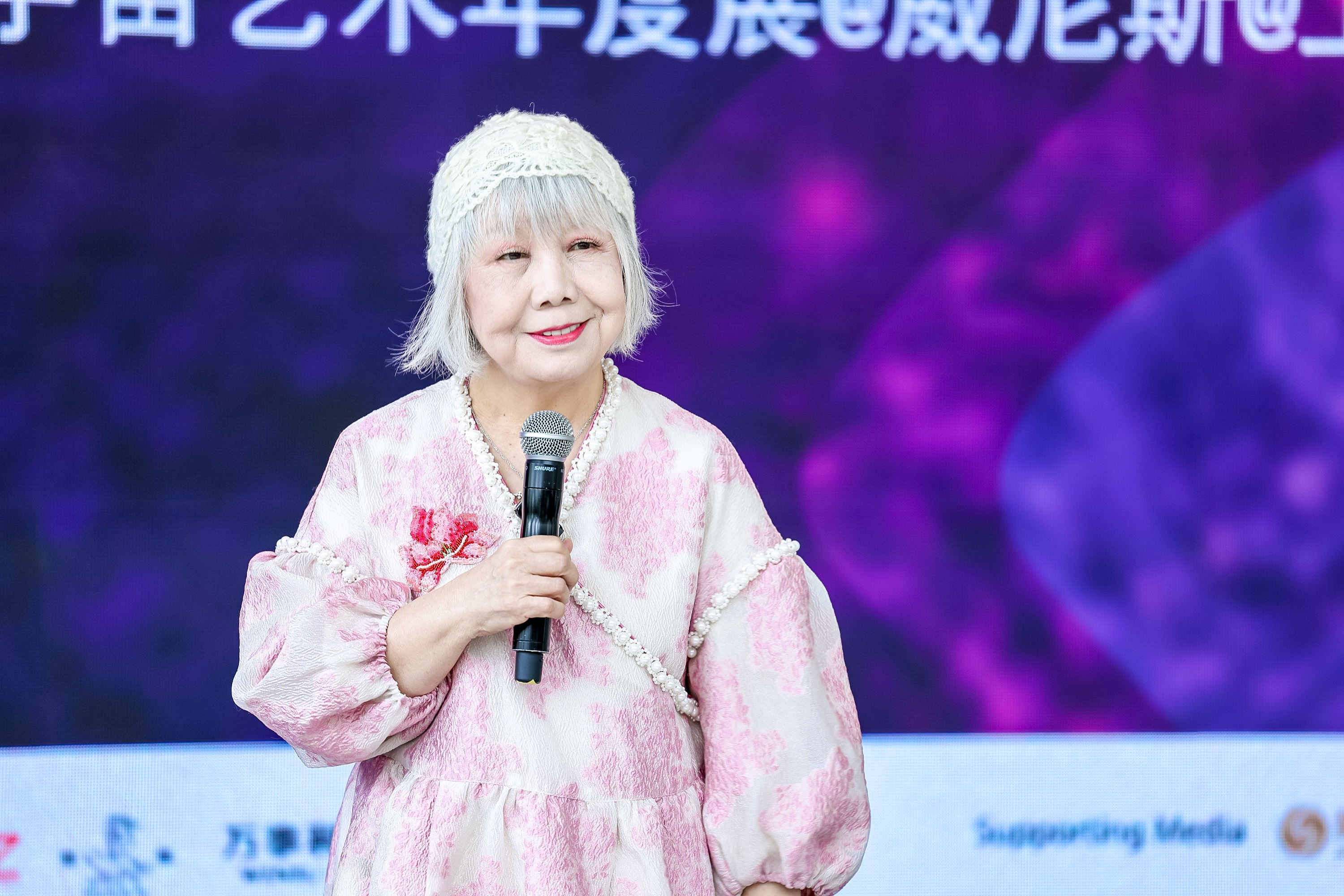 圖3：資深策展人、藝評家、臺北實踐大學(xué)教授陸蓉之致辭（圖片：鳳凰中心）