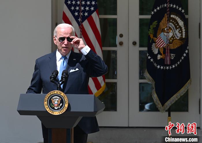 當(dāng)?shù)貢r(shí)間7月30日上午，美國(guó)總統(tǒng)拜登新冠檢測(cè)再次呈陽(yáng)性。他此次沒有癥狀，但將采取隔離措施。資料圖為拜登7月27日解除隔離后在白宮發(fā)表講話。 <a target='_blank' href='/'><p  align=