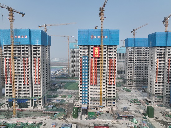 城中村改造一期封頂。賈子龍攝