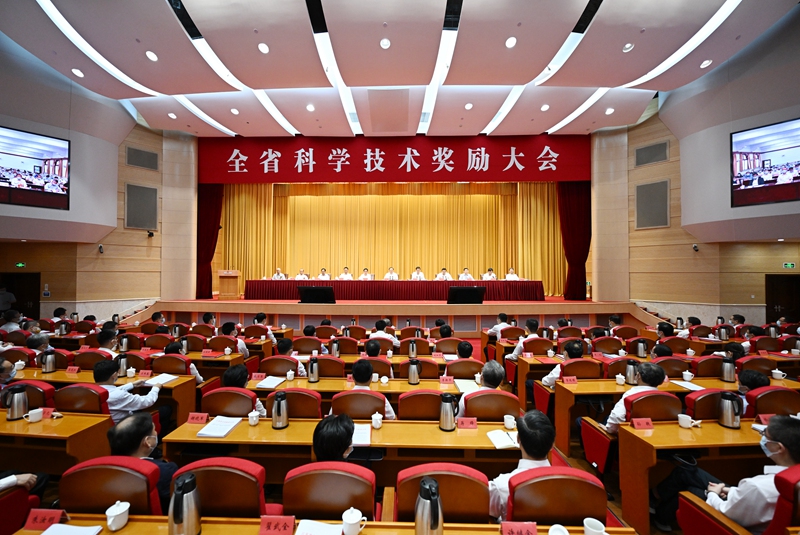圖為江蘇省科學技術(shù)獎勵大會現(xiàn)場。吳勝攝