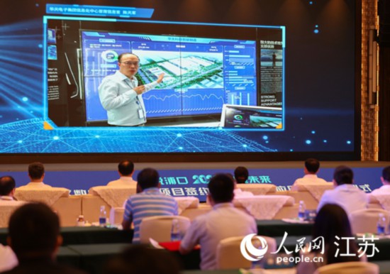 圖為浦口區(qū)集成電路企業(yè)介紹智能制造系統(tǒng)。浦口區(qū)委宣傳部供圖