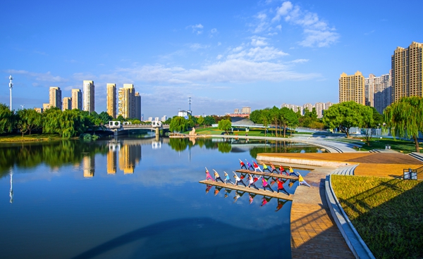 漫步街頭，科產(chǎn)城人融合的理念貫穿始終。無(wú)錫高新區(qū)管委會(huì)供圖