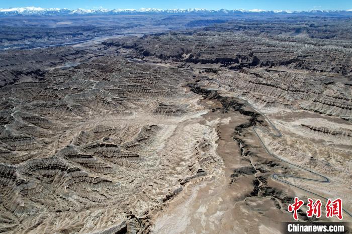 4月5日，西藏阿里札達土林。(無人機照片) 李林 攝