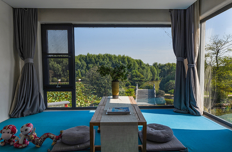 位于四頂山腳下的四頂山居，推窗見景，望山親水。吳芳攝