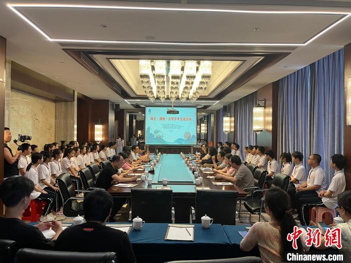 閩臺古琴技藝培訓(xùn)交流活動同步舉行?！∪~國寶 攝