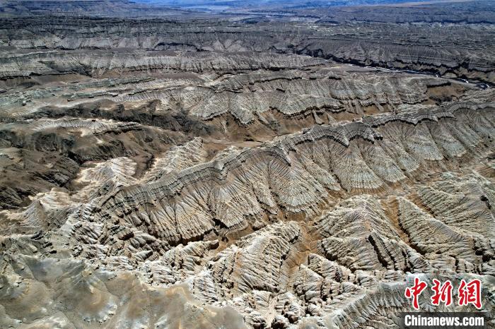 4月5日，西藏阿里札達(dá)土林。(無(wú)人機(jī)照片) 李林 攝