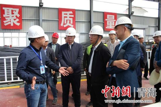 圖為生態(tài)環(huán)保專項督查現(xiàn)場。 孫舒亞攝