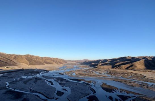 圖為三江源腹地，黃河流經(jīng)達日縣。（資料圖） 孫睿 攝 　　