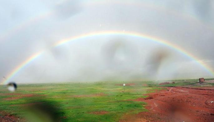 科考隊(duì)員在茲格塘錯(cuò)采樣返程途中，高原風(fēng)雨彩虹送行?！?lt;a target='_blank' ><p  align=