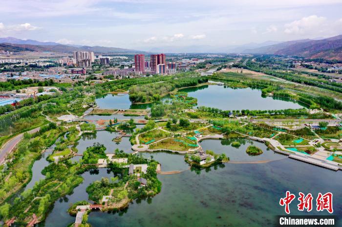 西北城市西寧立生態(tài)文明高地新典范：“一城山水、百園千姿”