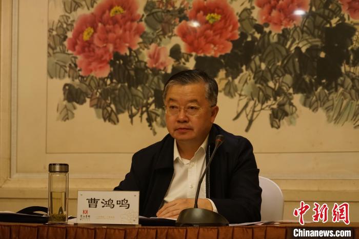 圖為全國人大常委會委員、全國人大華僑委員會副主任委員、致公黨中央副主席曹鴻鳴講話?！∨擞隄?攝