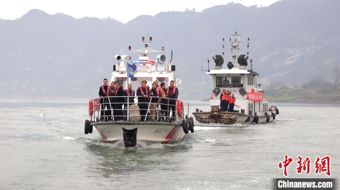 聯(lián)合巡江守護活動現(xiàn)場。　江安縣融媒體中心 攝