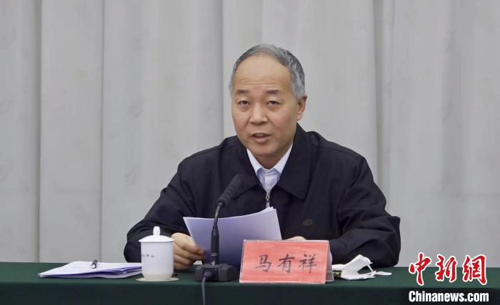 圖為農(nóng)業(yè)農(nóng)村部副部長(zhǎng)馬有祥在部省共同打造青海綠色有機(jī)農(nóng)畜產(chǎn)品輸出地推進(jìn)會(huì)議上講話?！±罱瓕?攝