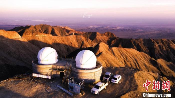 圖為青海冷湖賽什騰山天文臺(tái)址日落?！『槲腻?攝