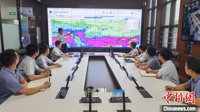 三峽梯調(diào)開展聯(lián)合會(huì)商。(資料圖) 莫祖鳳 攝