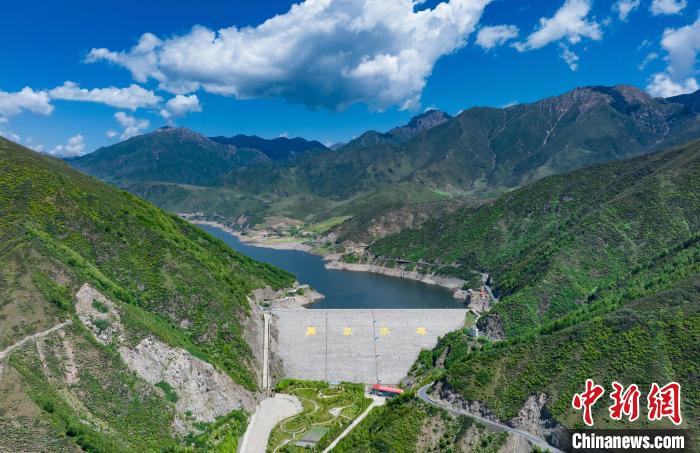 圖為引大濟(jì)湟黑泉水庫(kù)。(資料圖) 青海省水利廳 供圖