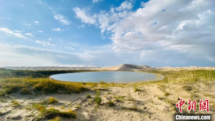 圖為青海湖沙島風光?！±罱瓕?攝