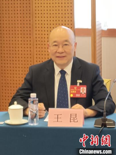 圖為全國(guó)政協(xié)委員，農(nóng)工黨青海省委會(huì)主委王昆?！∈茉L者供圖