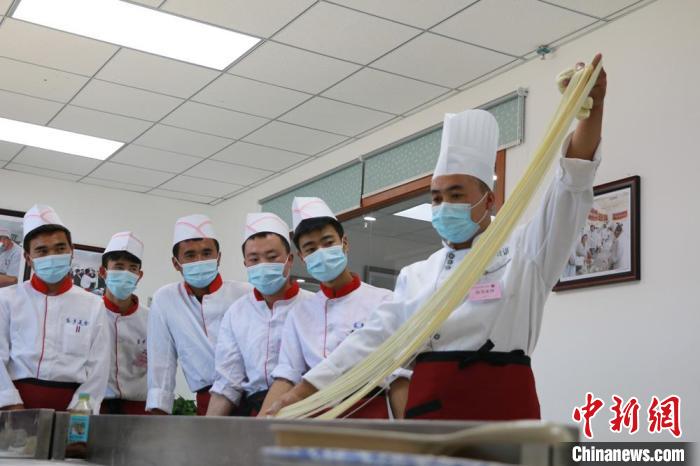 甘肅推特色企業(yè)新型學(xué)徒制培訓(xùn)：企校合作、工學(xué)交替