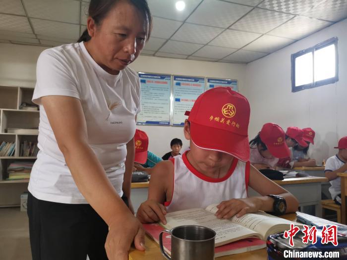 甘肅鄉(xiāng)村巾幗標(biāo)兵干一行愛一行：教書、建勞務(wù)施工隊(duì)成“大拿”