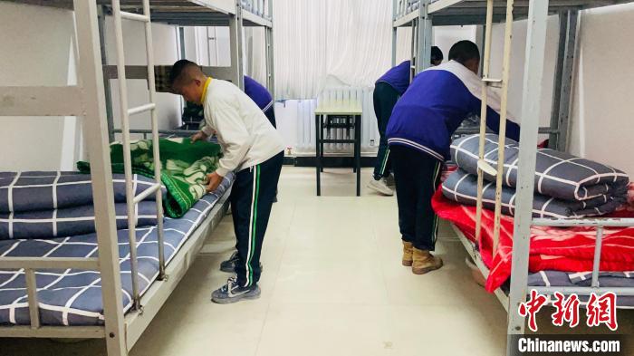 青?，敹嗟卣馂暮笾亟ㄒ娐劊簭膸づ窠淌业椒謪^(qū)上課