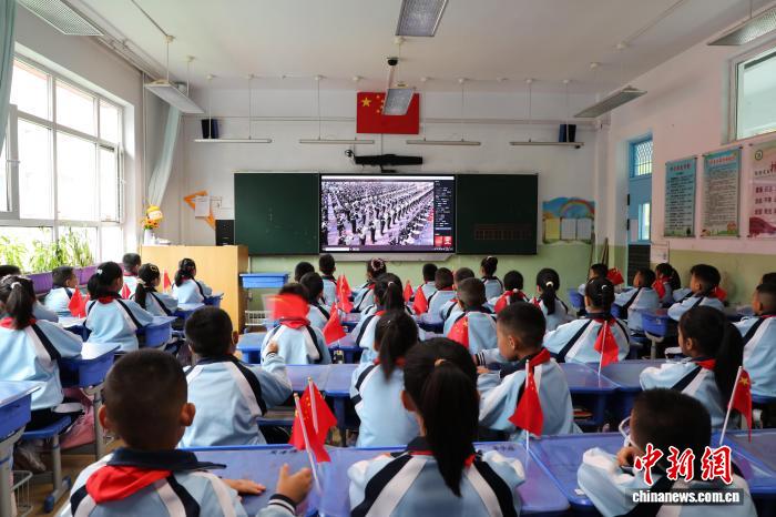 青海西寧：小學生“零距離”接受國防教育