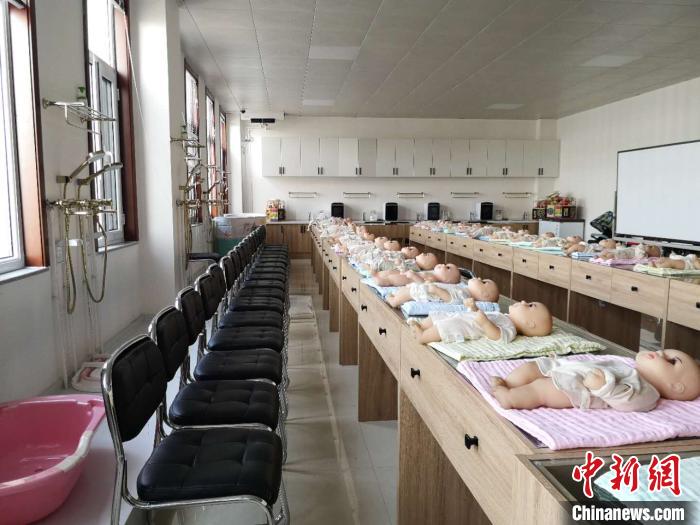 由人社部重點(diǎn)幫扶打造的“天鎮(zhèn)保姆”，已成為全國知名的勞務(wù)輸出品牌?！》尔惙?攝