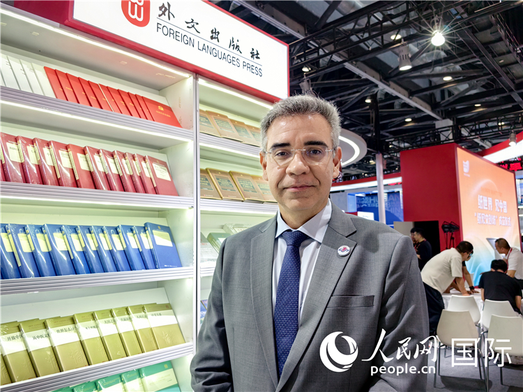 巴西東進(jìn)出版社社長高文勇接受人民網(wǎng)專訪。人民網(wǎng)記者 符園園攝