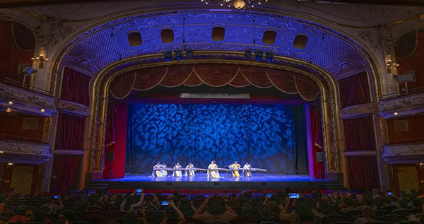 2024匈牙利青少年國際音樂會節(jié)目《戰(zhàn)臺風(fēng)》表演舞臺現(xiàn)場。兒促會藝教委供圖