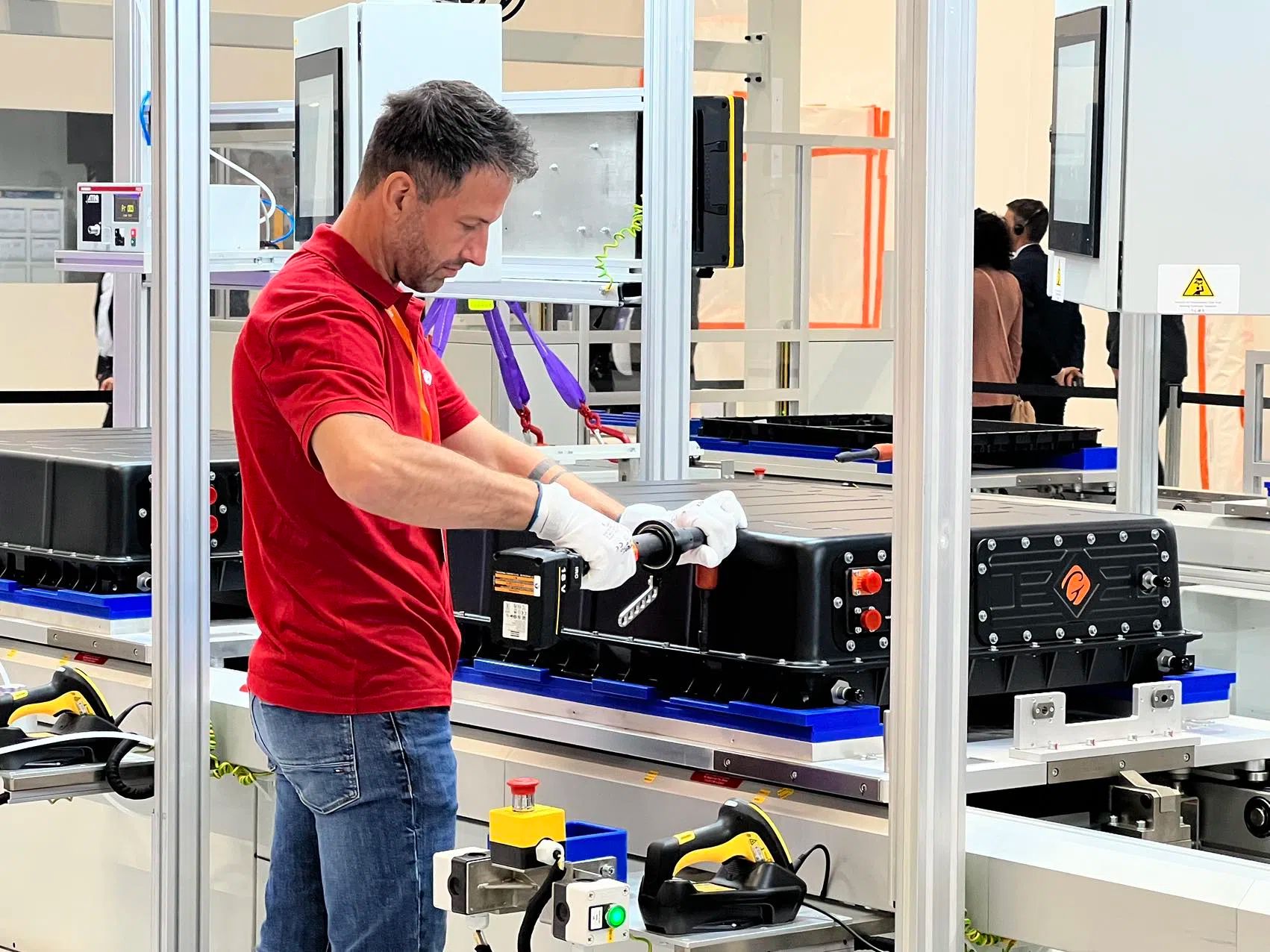 2023年9月國軒高科哥廷根工廠首款電池產(chǎn)品線投產(chǎn)。人民網(wǎng)記者 李強攝