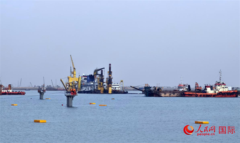 祖拜爾海底隧道施工場景。人民網(wǎng)記者管克江攝