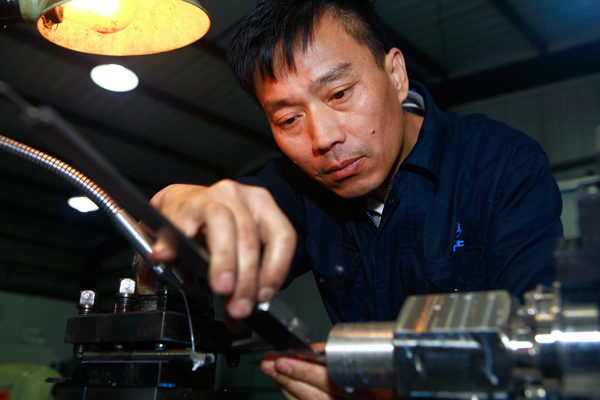 工作中的張世軍。受訪者供圖