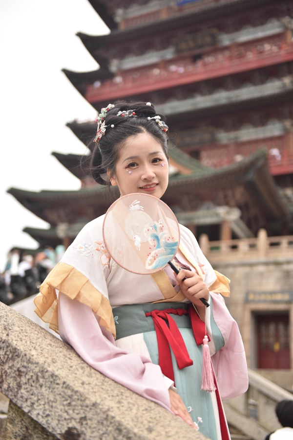 南昌滕王閣“古風(fēng)游”。受訪者供圖