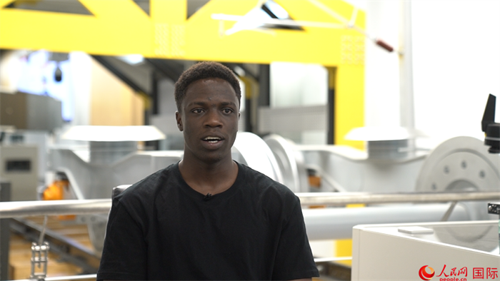 北京交通大學(xué)肯尼亞籍留學(xué)生阿布接受人民網(wǎng)采訪。人民網(wǎng) 周琳佳 攝