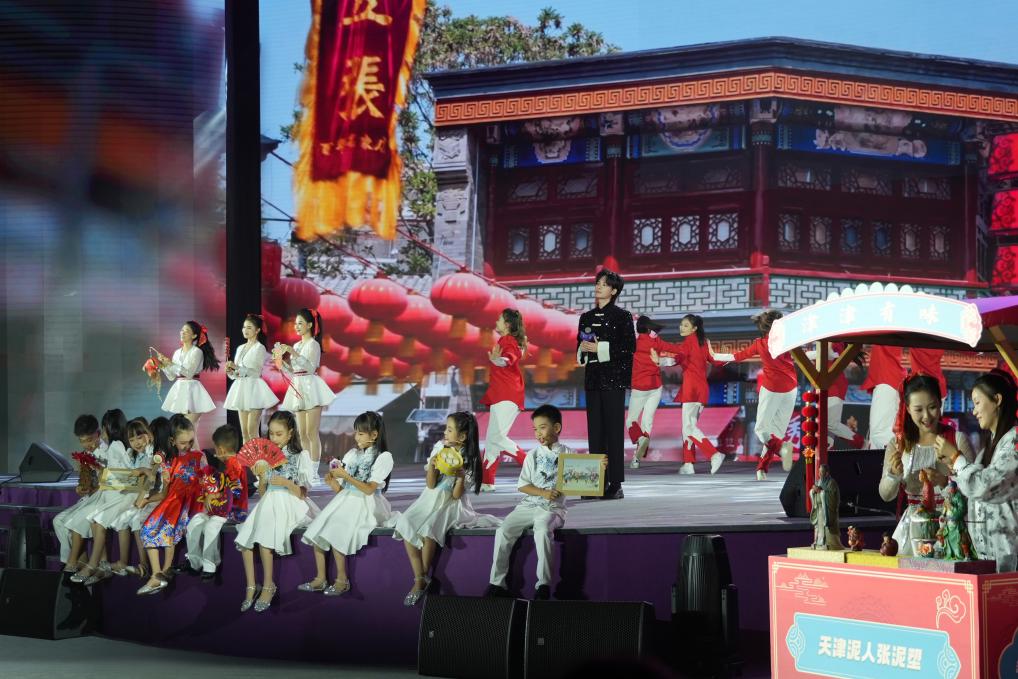 《津門謠》節(jié)目現(xiàn)場。人民網(wǎng)記者 于凱攝