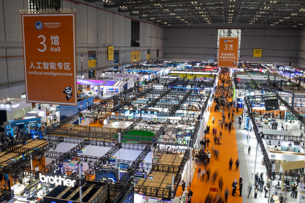 進(jìn)博會(huì)聚焦新質(zhì)生產(chǎn)力的特點(diǎn)更突出。人民網(wǎng)記者 翁奇羽攝