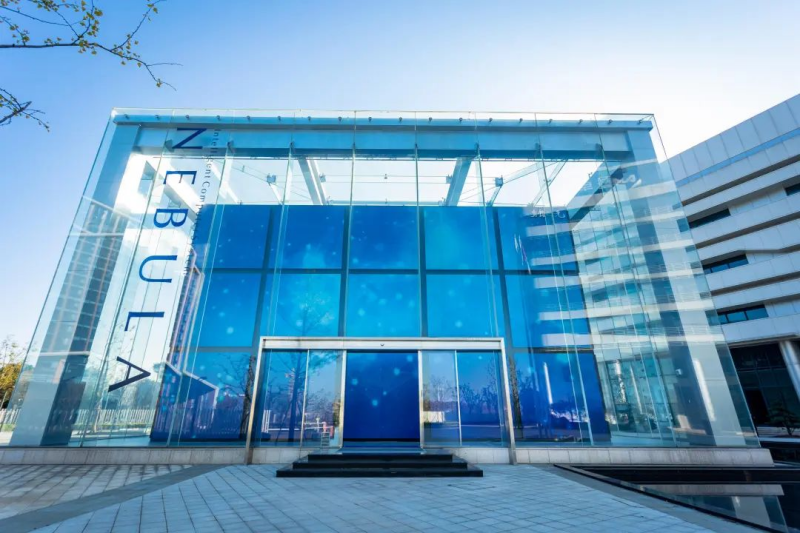 【烏鎮(zhèn)觀潮】加速智慧互聯(lián)，從“枕水烏鎮(zhèn)”駛向“數(shù)字藍?！? oldsrc=