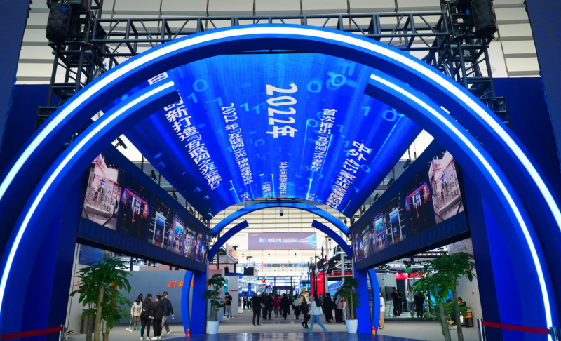 【烏鎮(zhèn)觀潮】加速智慧互聯(lián)，從“枕水烏鎮(zhèn)”駛向“數(shù)字藍?！? oldsrc=