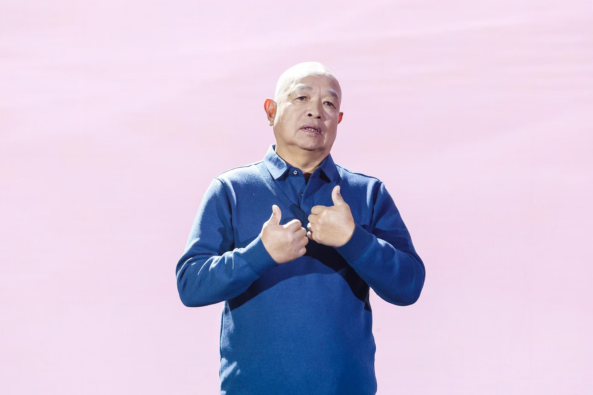 “山東好人”、煙臺市無聲洗車場經(jīng)理柳興濤。人民視頻供圖。