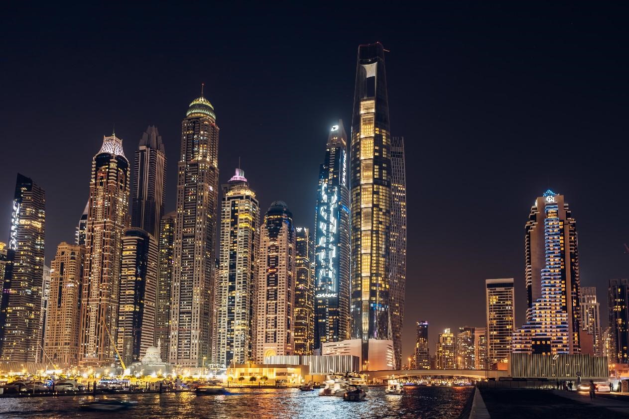 瑪瑞納地區(qū)夜景。中鐵十八局供圖