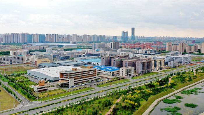 位于長(zhǎng)春新區(qū)的一家家光電企業(yè)走上了協(xié)同化發(fā)展之路。（長(zhǎng)春新區(qū)供圖）