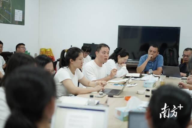 “夜總會”現(xiàn)場。