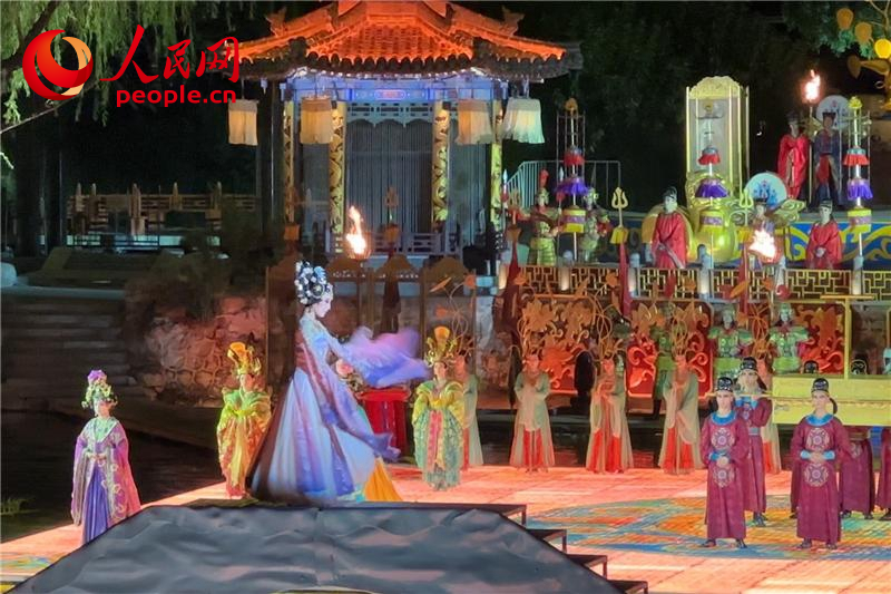 《長恨歌》演出現(xiàn)場(chǎng)。人民網(wǎng)記者 李志強(qiáng)攝