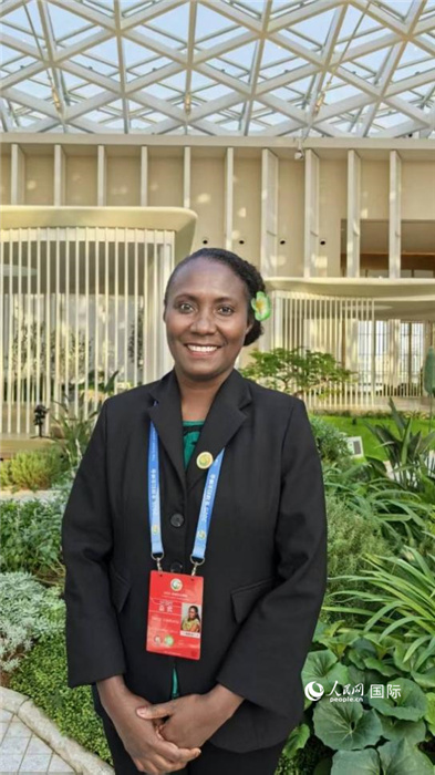 所羅門群島婦女、青年、兒童與家庭事務(wù)部新聞發(fā)言人尼祿·凡科莎接受人民網(wǎng)采訪。 人民網(wǎng) 吳詩敏攝