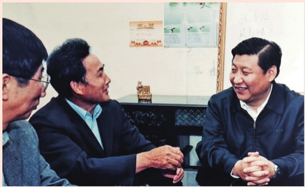 2003年4月24日，時(shí)任浙江省委書(shū)記習(xí)近平在浙江下姜村調(diào)研。