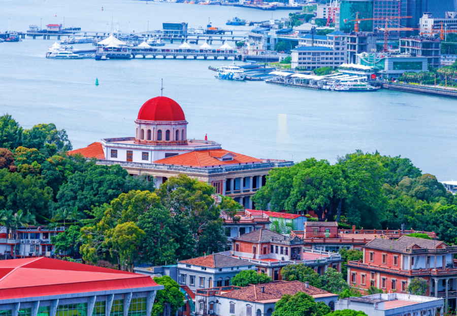 鼓浪嶼素有“萬國建筑博物館”的美譽，八卦樓作為全國重點文物保護單位，是鼓浪嶼世界文化遺產(chǎn)核心要素之一。楊勁堅 攝