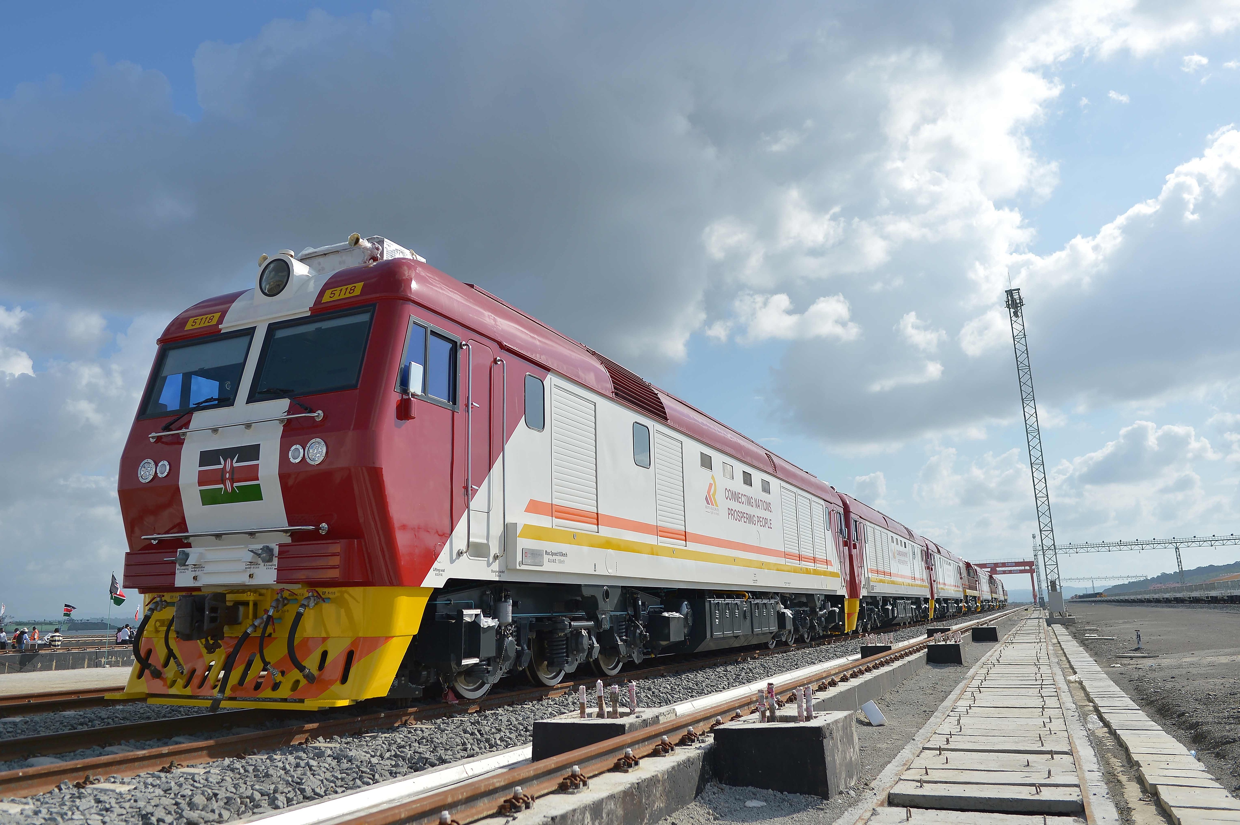 當(dāng)?shù)貢r(shí)間2017年5月30日，肯尼亞蒙巴薩，連接肯尼亞港口城市蒙巴薩和首都內(nèi)羅畢的蒙內(nèi)鐵路正式竣工通車。