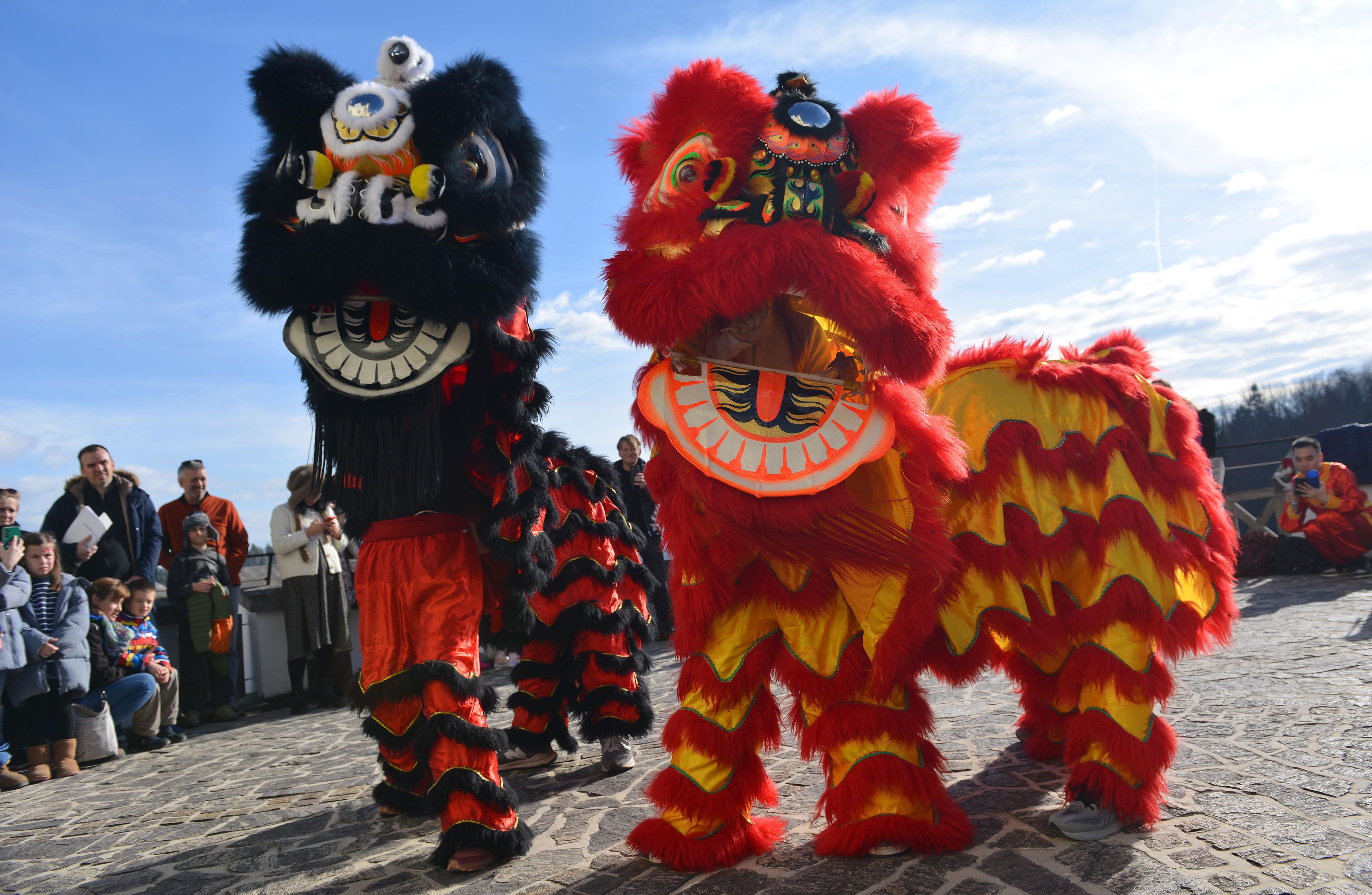 △當(dāng)?shù)貢r(shí)間2024年2月4日，克羅地亞克拉皮納，薩格勒布大學(xué)孔子學(xué)院舉辦一系列活動(dòng)，迎接中國(guó)農(nóng)歷龍年春節(jié)。