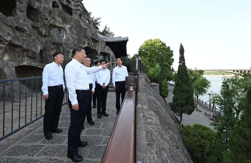 2025年5月19日至20日，中共中央總書記、國家主席、中央軍委主席習(xí)近平在河南考察。這是19日下午，習(xí)近平在洛陽龍門石窟考察。新華社記者 謝環(huán)馳 攝