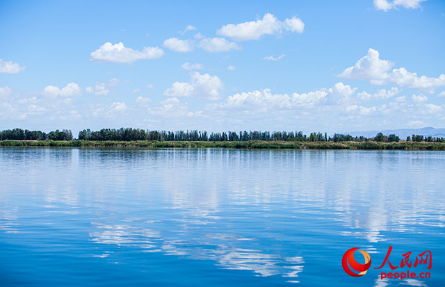 烏梁素海風景秀美。人民網 孟佳澍攝